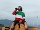 Alex Lupato festeggia sul podio Alex Lupato festeggia sul podio