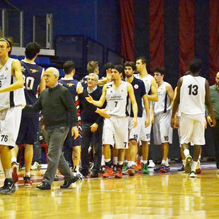 Basket - Cestistica cede di schianto a La Spezia