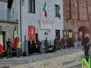Candelo celebra la Giornata dell’Unità Nazionale e delle Forze Armate, Gelone ricorda il poliziotto ferito a Biella FOTO e VIDEO Angela Lobefaro per newsbiella.it Candelo celebra la Giornata dell’Unità Nazionale e delle Forze Armate, Gelone ricorda il poliziotto ferito a Biella FOTO e VIDEO Angela Lobefaro per newsbiella.it