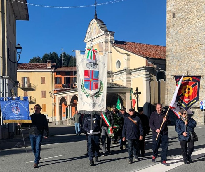 4 Novembre a Valdilana, il “grazie” del Comune a forze dell'ordine e Alpini (foto dalla pagina Facebook di Comune di Valdilana)