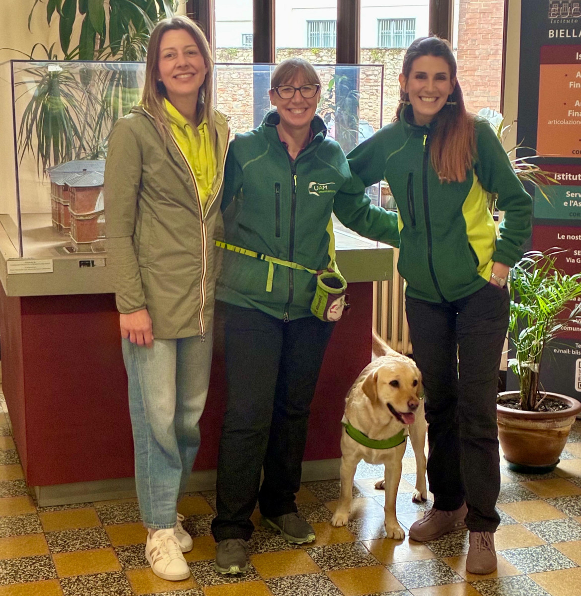 Biella, studenti del Bona a lezione di Pet Therapy con una “prof” davvero speciale