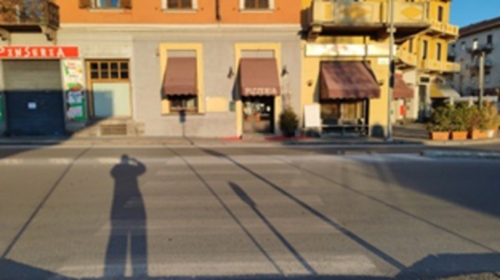 Piazza Adua, Buongiorno Biella e Costruiamo Biella: "Attraversamento da mettere in sicurezza" Piazza Adua, Buongiorno Biella e Costruiamo Biella: "Attraversamento da mettere in sicurezza"