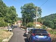 Pralungo, frazione Valle un lettore: "La piazza è vuota ma le auto sostano sulla strada"