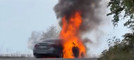 Auto in fiamme sulla strada del Tracciolino VIDEO