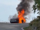 Auto in fiamme sulla strada del Tracciolino VIDEO Auto in fiamme sulla strada del Tracciolino VIDEO
