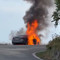 Auto in fiamme sulla strada del Tracciolino VIDEO Auto in fiamme sulla strada del Tracciolino VIDEO