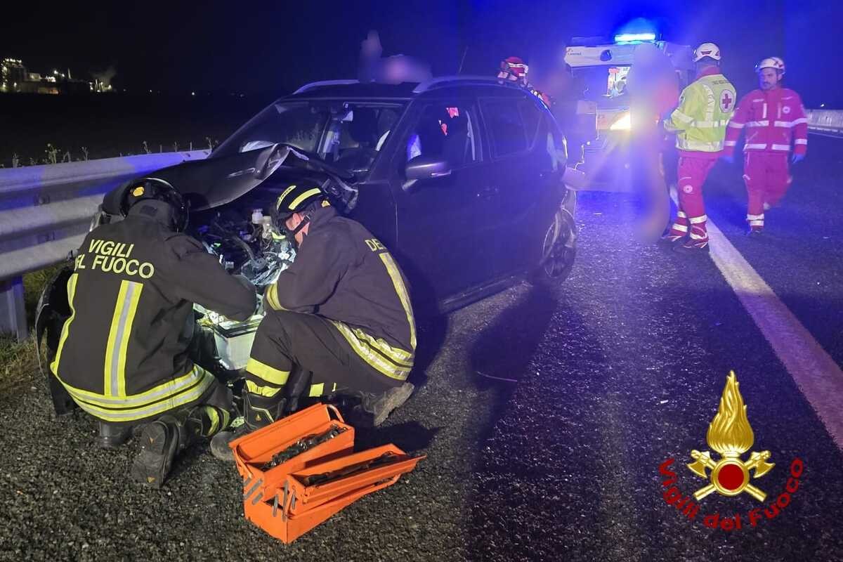 Incidente stradale sull'A4, coinvolti 5 mezzi e 2 persone in ospedale: ambulanza anche da Cavaglià