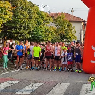 A Tavigliano è tempo di Rioni in festa, e questa sera si è corso per "L'8 di Tavigliano", FOTO e VIDEO di Mattia Baùù A Tavigliano è tempo di Rioni in festa, e questa sera si è corso per "L'8 di Tavigliano", FOTO e VIDEO di Mattia Baùù