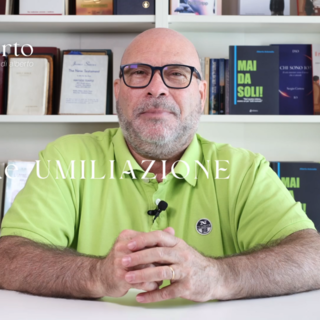 AlfAlberto, U come Umiliazione: il valore di una persona oltre i successi