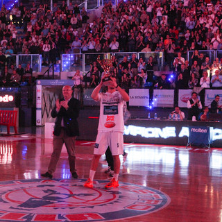 Basket - Un Voskuil da 10 e lode, 40 punti e 45 di valutazione Basket - Un Voskuil da 10 e lode, 40 punti e 45 di valutazione