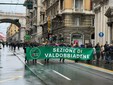 L'assessore di Biella, Edoardo Maiolatesi, assiste alla sfilata L'assessore di Biella, Edoardo Maiolatesi, assiste alla sfilata