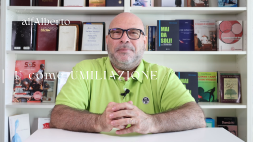 AlfAlberto, U come Umiliazione: il valore di una persona oltre i successi AlfAlberto, U come Umiliazione: il valore di una persona oltre i successi