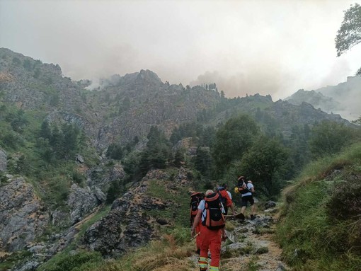 Incendio in Valsessera, rinforzi AIB sul versante di Postua - Foto AIB Incendio in Valsessera, rinforzi AIB sul versante di Postua - Foto AIB