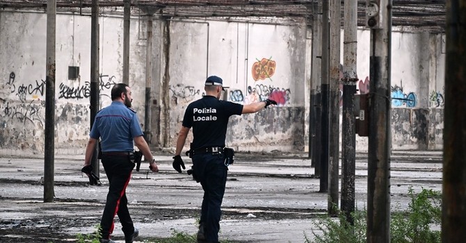 Biella, sequestrati ashish e un machete: controlli all'ex Lanificio Rivetti Biella, sequestrati ashish e un machete: controlli all'ex Lanificio Rivetti