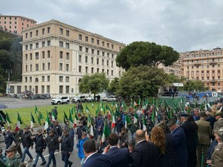 L'assessore di Biella, Edoardo Maiolatesi, assiste alla sfilata
