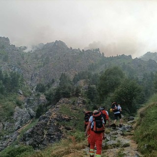 Incendio in Valsessera, rinforzi AIB sul versante di Postua - Foto AIB