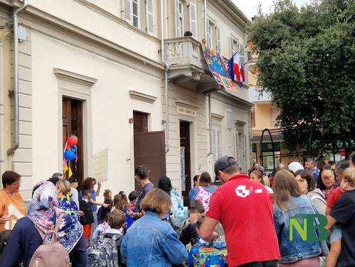 Biella, iniziano le scuole: oggi la prima campanella per 17.389 studenti Biella, iniziano le scuole: oggi la prima campanella per 17.389 studenti