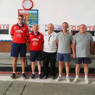 A destra in maglia grigia i vincitori Filippo Garbaccio e Pierangelo Berardo della Spolina - Foto Ferderbocce