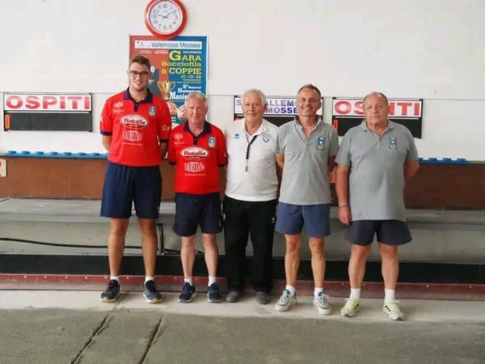 A destra in maglia grigia i vincitori Filippo Garbaccio e Pierangelo Berardo della Spolina - Foto Ferderbocce