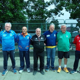 Alessandro Rasi, secondo da sinistra, insieme ai finalisti - Foto Federbocce Alessandro Rasi, secondo da sinistra, insieme ai finalisti - Foto Federbocce
