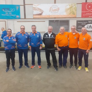 In maglia blu la terna Valle Elvo vincitrice a Buronzo - Foto Federbocce