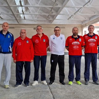 Riva e Mercandino, primi in maglia rossa da sinistra, qualificati al campionato italiano - Foto Federbocce Riva e Mercandino, primi in maglia rossa da sinistra, qualificati al campionato italiano - Foto Federbocce
