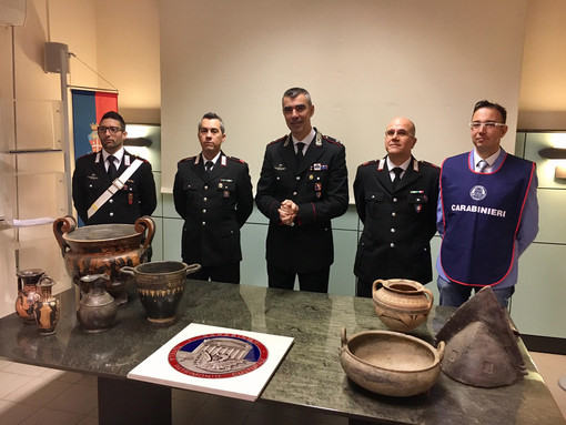 Megasequestro: Militari dell'Arma recuperano 200 reperti archeologici trafugati FOTOGALLERY e VIDEO