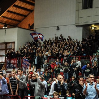 Basket - Grandi Voskuil e Hollis 54 punti in due Basket - Grandi Voskuil e Hollis 54 punti in due