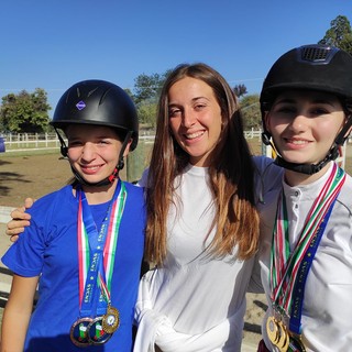 Campionato Nazionale Equitazione ENDAS: 2 ragazze biellesi conquistano 9 medaglie. Campionato Nazionale Equitazione ENDAS: 2 ragazze biellesi conquistano 9 medaglie.