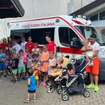Sala Biellese, Croce Rossa e Carabinieri incontrano i bambini del Centro Estivo - Foto pagina Facebook Croce Rossa Italiana - Sezione Biella Sala Biellese, Croce Rossa e Carabinieri incontrano i bambini del Centro Estivo - Foto pagina Facebook Croce Rossa Italiana - Sezione Biella