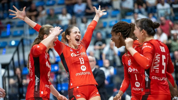 UYBA, che esordio! Novara passa solo al tie-break UYBA, che esordio! Novara passa solo al tie-break