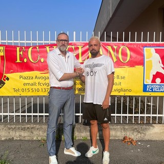 Bomber Calise, a destra, con il Direttore Sportivo Alessio Oppezzo - Foto FC Viglano