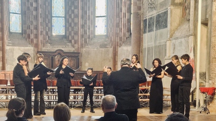 Oropa, musica sacra nella Basilica Antica con il Coro Nova Laetitia Oropa, musica sacra nella Basilica Antica con il Coro Nova Laetitia