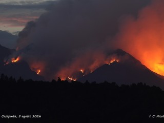 Incendio in Valsessera, la pioggia non basta: operazioni ancora in corso - Foto Claudio Nicola