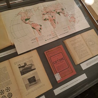 Pray, visita guidata alla mostra “Di carta e di cotone” con Danilo Craveia