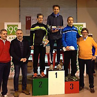 Mario De Nile sul terzo gradino del podio nella categoria SM50