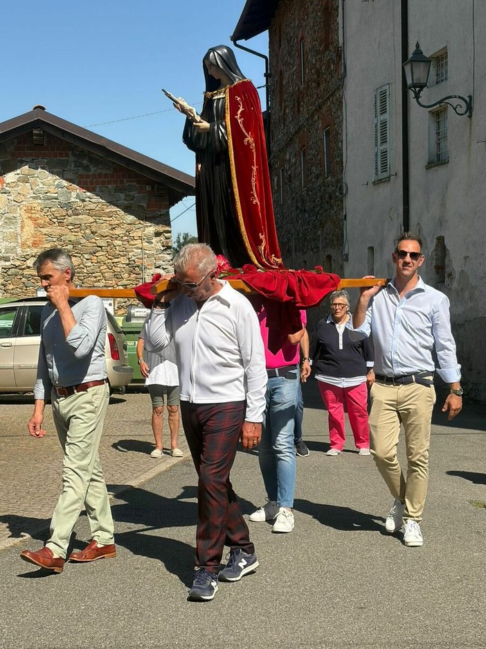 Dorzano in festa per Santa Rita: processione per le vie del paese Dorzano in festa per Santa Rita: processione per le vie del paese