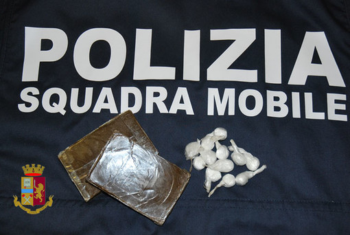 Cossato: Hashish e cocaina nascosti nella carrozzeria dell'auto, blitz antidroga della Polizia