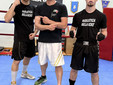 Il maestro Vincenzo Frascella con i pugili Leonardo Bergo e Francesco Bianco. Il maestro Vincenzo Frascella con i pugili Leonardo Bergo e Francesco Bianco.