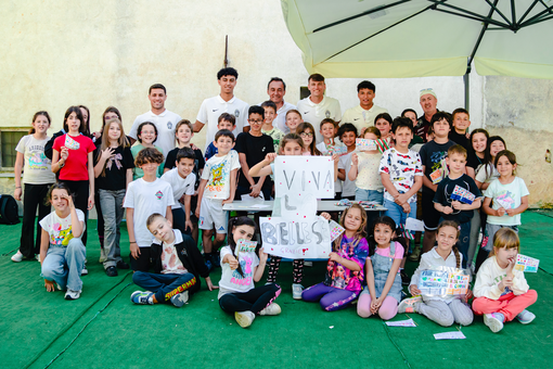 Calcio, la Biellese in visita alla Scuola Primaria di Benna: un incontro dedicato a sport e crescita (Credit: Biellese 1902)