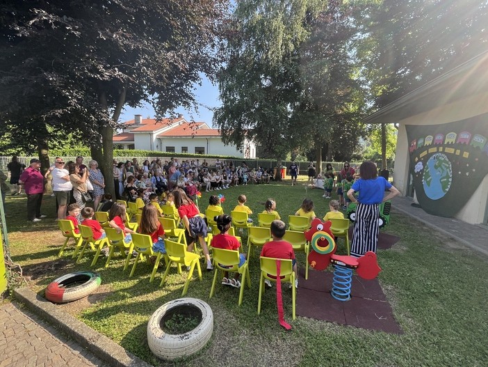 Tollegno, festa di fine anno all'asilo ""Il mondo dentro e fuori di me"