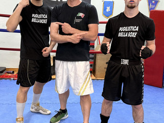 Il maestro Vincenzo Frascella con i pugili Leonardo Bergo e Francesco Bianco. Il maestro Vincenzo Frascella con i pugili Leonardo Bergo e Francesco Bianco.