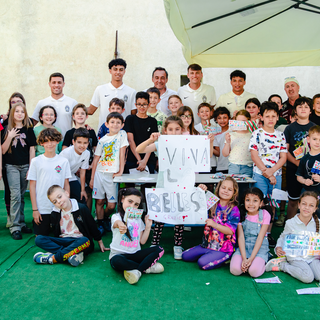 Calcio, la Biellese in visita alla Scuola Primaria di Benna: un incontro dedicato a sport e crescita (Credit: Biellese 1902)