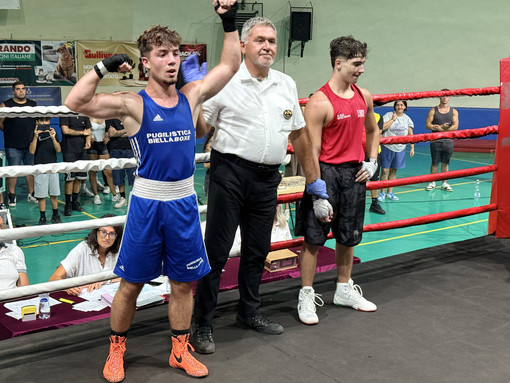 Boxe, a Mongrando i campionati italiani under 15 fase regionale, nella foto l'under 19, Francesco Bianco, dopo una vittoria in trasferta Boxe, a Mongrando i campionati italiani under 15 fase regionale, nella foto l'under 19, Francesco Bianco, dopo una vittoria in trasferta