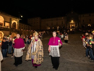 L'Assunta a Oropa, il Vescovo Farinella: "Guarda la stella, invoca Maria" L'Assunta a Oropa, il Vescovo Farinella: "Guarda la stella, invoca Maria"