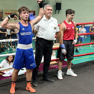 Boxe, a Mongrando i campionati italiani under 15 fase regionale, nella foto l'under 19, Francesco Bianco, dopo una vittoria in trasferta