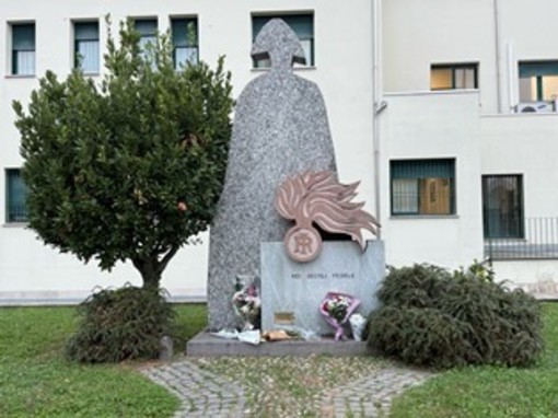 Lutto Nazionale per la Tragedia di Castel d'Azzano (Verona), Biella si stringe all'Arma dei Carabinieri FOTO Lutto Nazionale per la Tragedia di Castel d'Azzano (Verona), Biella si stringe all'Arma dei Carabinieri FOTO