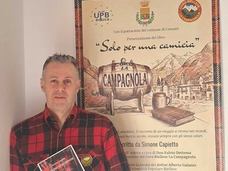 Il coro La Campagnola a Cossato alla presentazione di "Solo per una camicia"