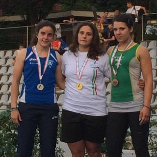 Il podio della gara Juniores del Peso femminile (Foto Fidal)