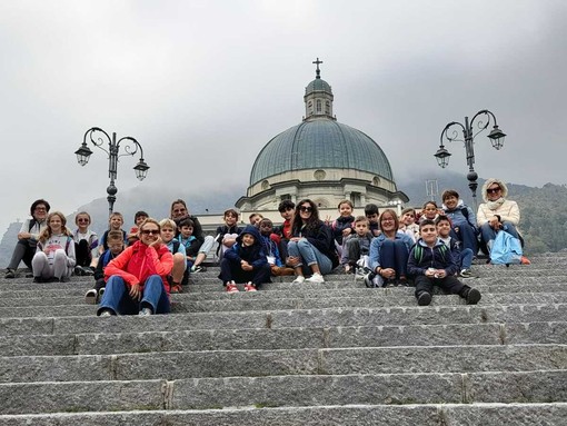 La primaria di Strona in gita a Oropa: socialità e giochi per accogliere i nuovi alunni